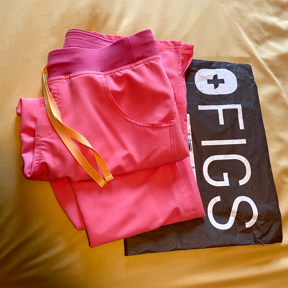 scrub pant neon pink small kade cargo Figs